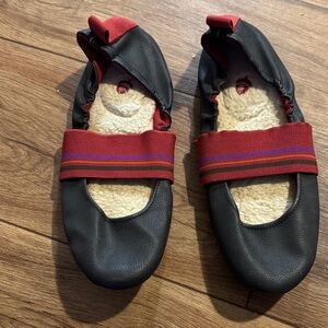 Acorn Black and Red Women's Shoes